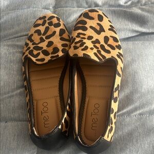 Me Too Leopard Print Flats with Black Accents real fur Sz 7 comfy